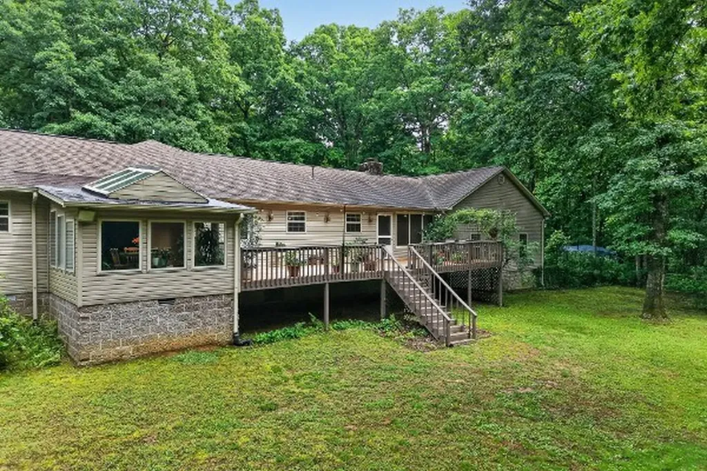 2025 Old Bon Air Road Sparta TN 38583