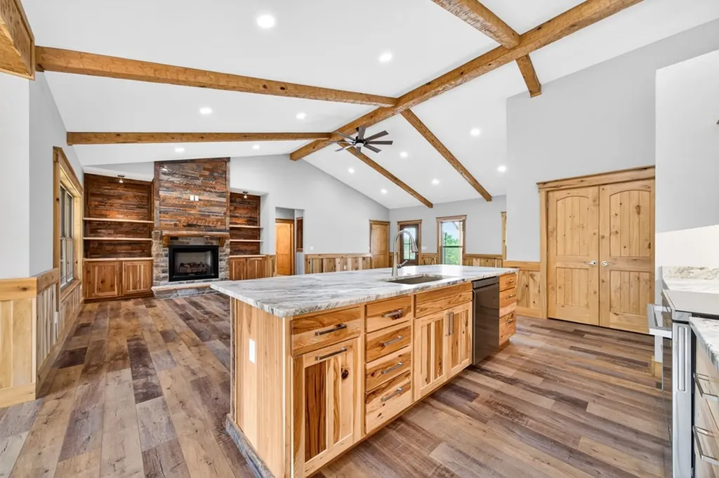 8036 Hebbertsburg Road Crab Orchard TN 37723