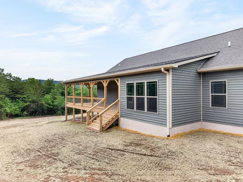 8036 Hebbertsburg Road Crab Orchard TN 37723