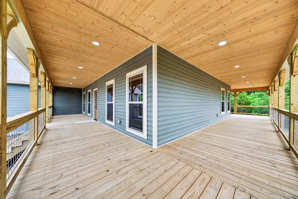 8036 Hebbertsburg Road Crab Orchard TN 37723