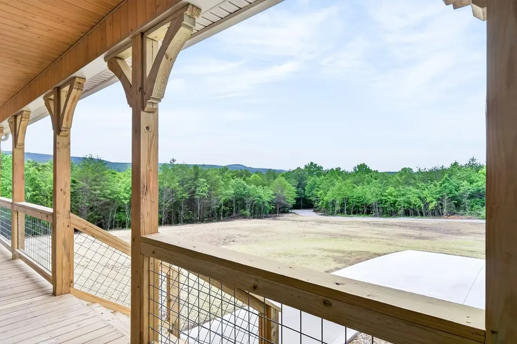 8036 Hebbertsburg Road Crab Orchard TN 37723