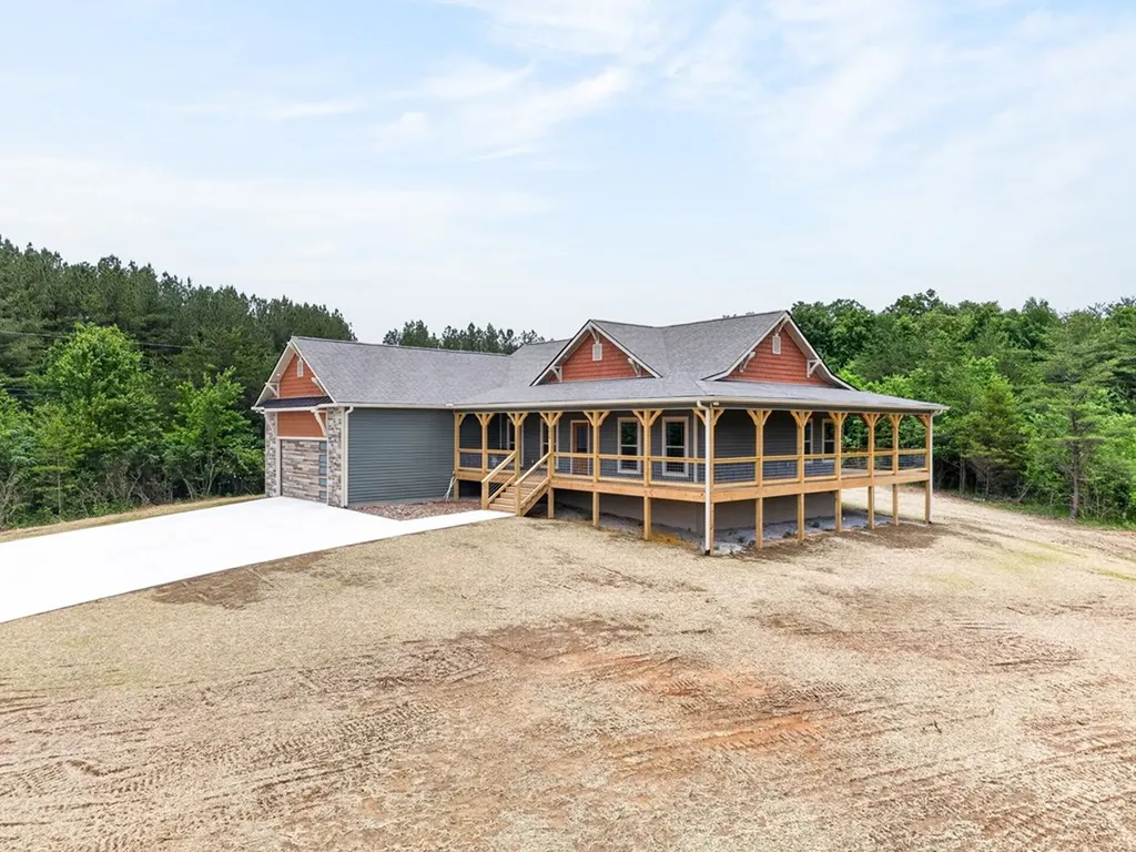 8036 Hebbertsburg Road Crab Orchard TN 37723