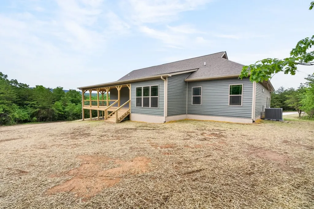 8036 Hebbertsburg Road Crab Orchard TN 37723