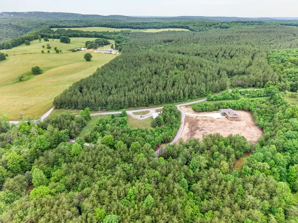 8036 Hebbertsburg Road Crab Orchard TN 37723