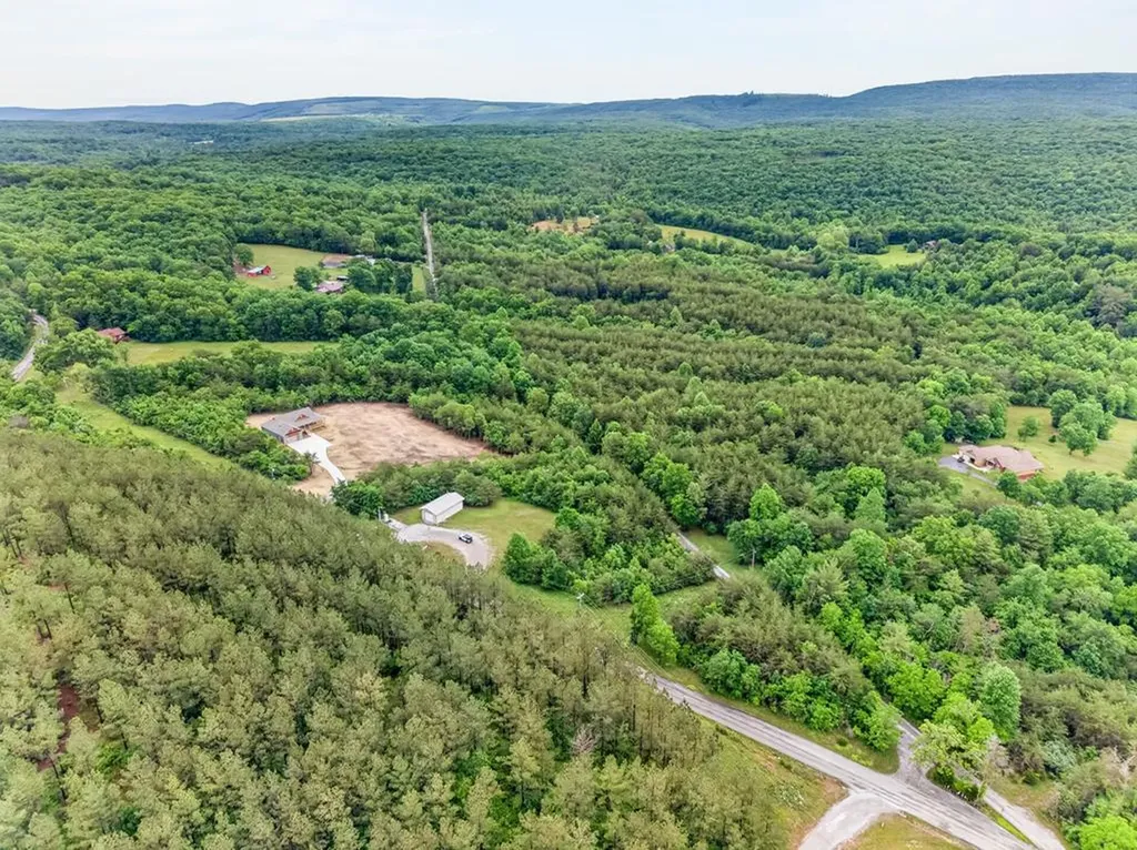 8036 Hebbertsburg Road Crab Orchard TN 37723