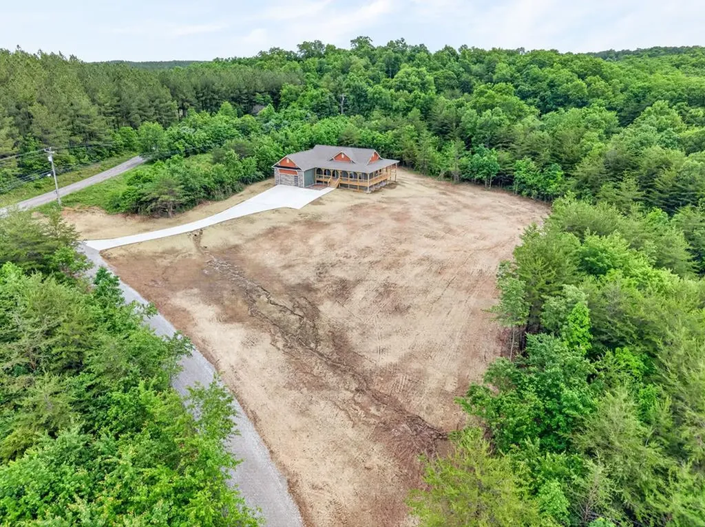 8036 Hebbertsburg Road Crab Orchard TN 37723