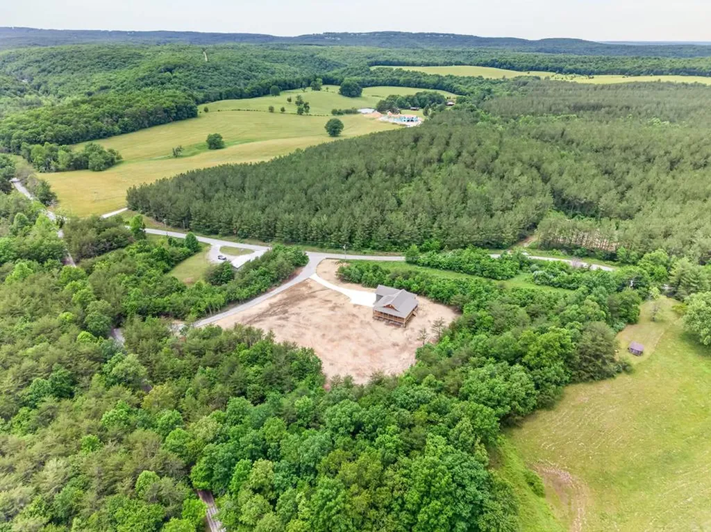8036 Hebbertsburg Road Crab Orchard TN 37723