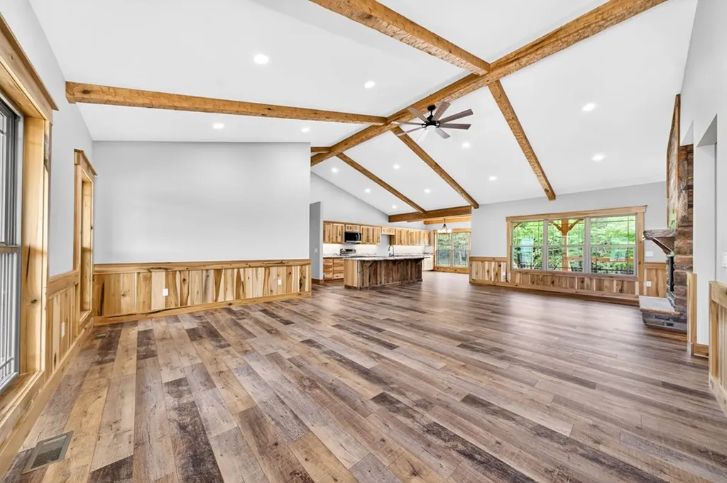 8036 Hebbertsburg Road Crab Orchard TN 37723