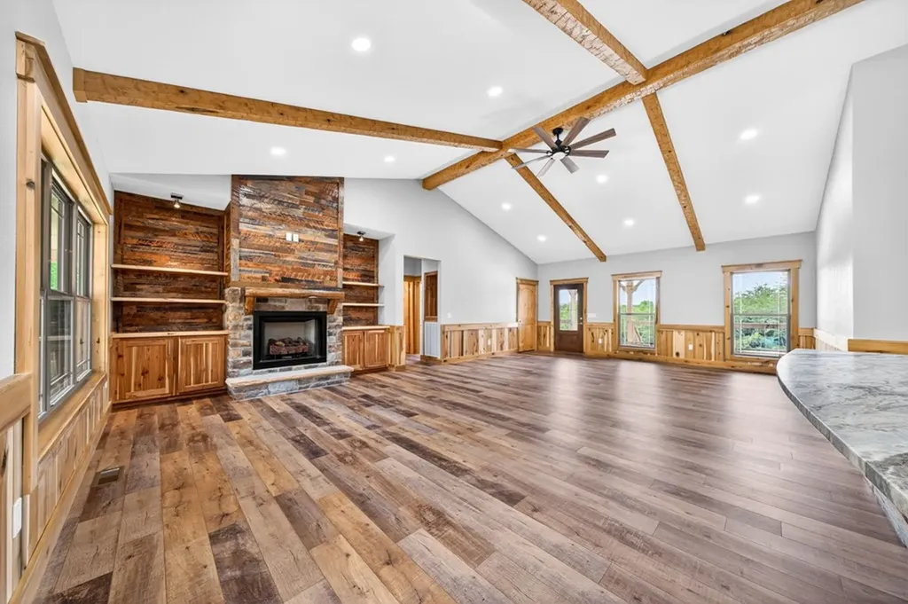 8036 Hebbertsburg Road Crab Orchard TN 37723