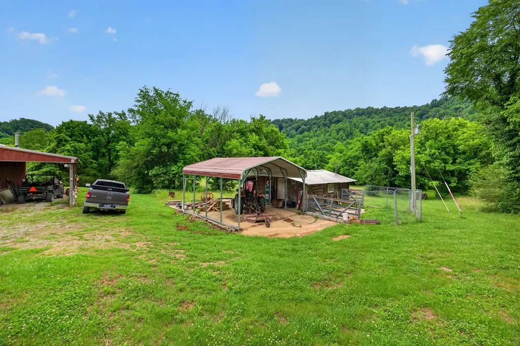 8029 Brimstone Creek Road Whitleyville TN 38588
