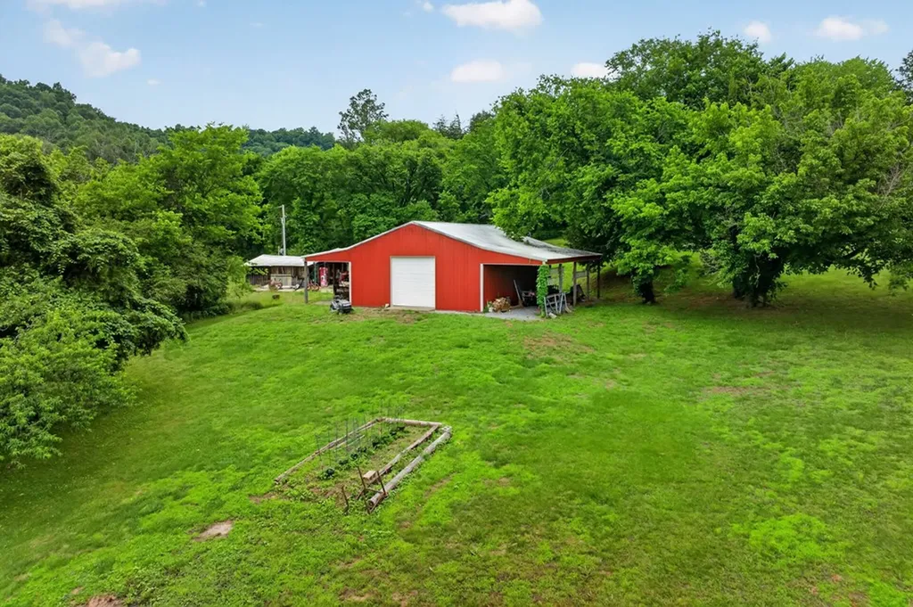 8029 Brimstone Creek Road Whitleyville TN 38588