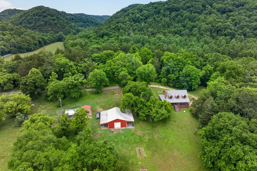 8029 Brimstone Creek Road Whitleyville TN 38588