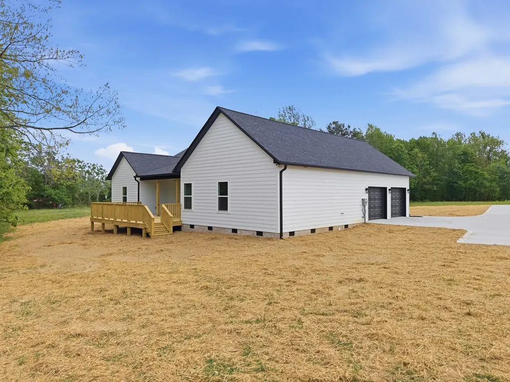 11100 H O Allison Road Baxter TN 38544