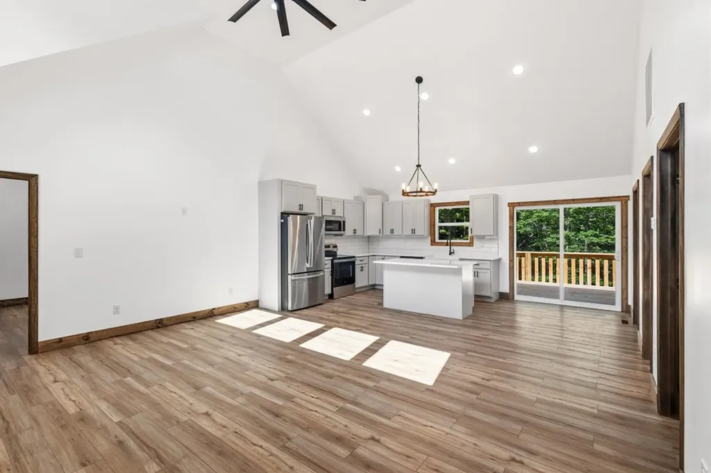 2377 Porch Rock Road Pikeville TN 37367