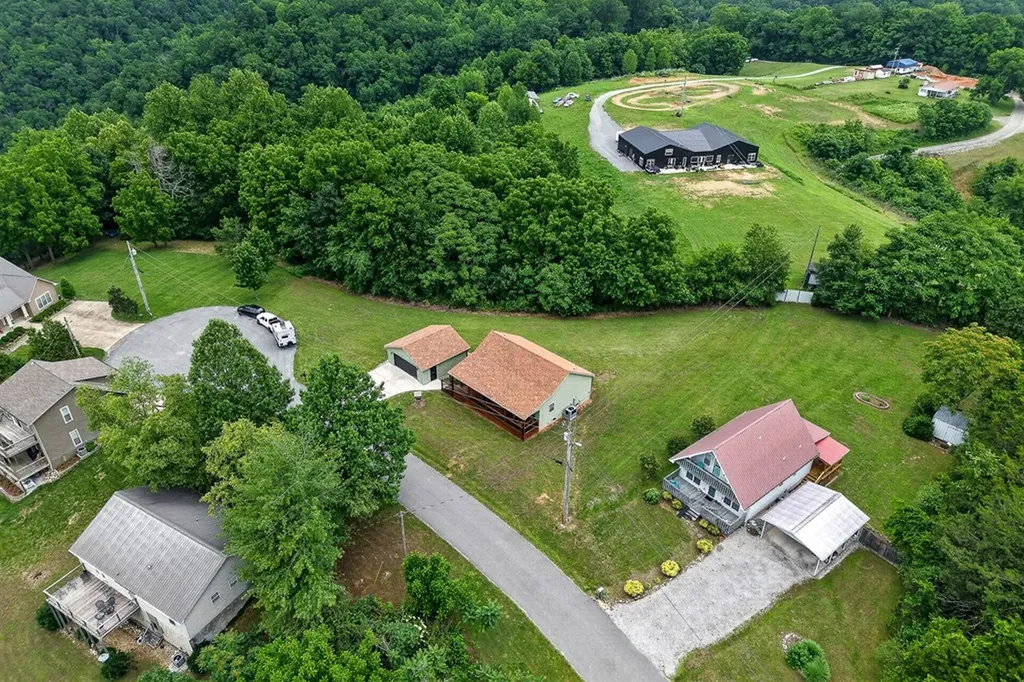 240 Dillon Lane Baxter TN 38544