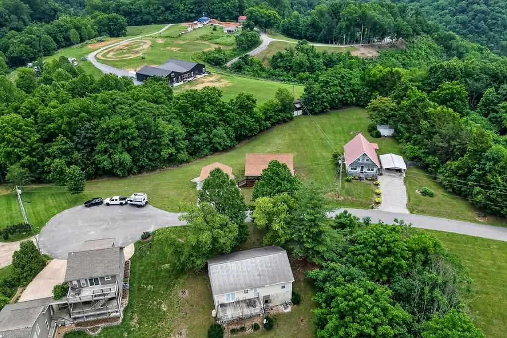 240 Dillon Lane Baxter TN 38544