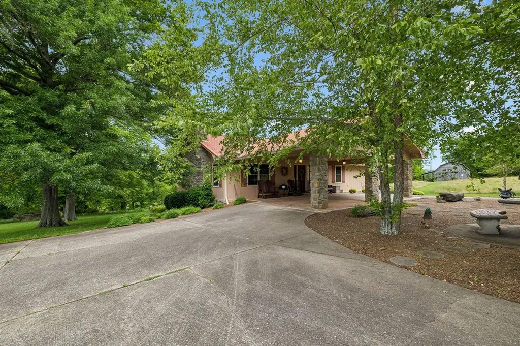 20 Riverbend Lane Carthage TN 37030-2035