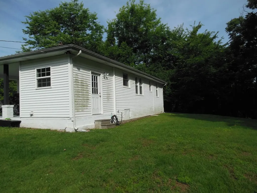 1095 York Highway Gainesboro TN 38562