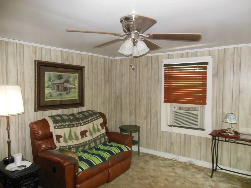 1095 York Highway Gainesboro TN 38562