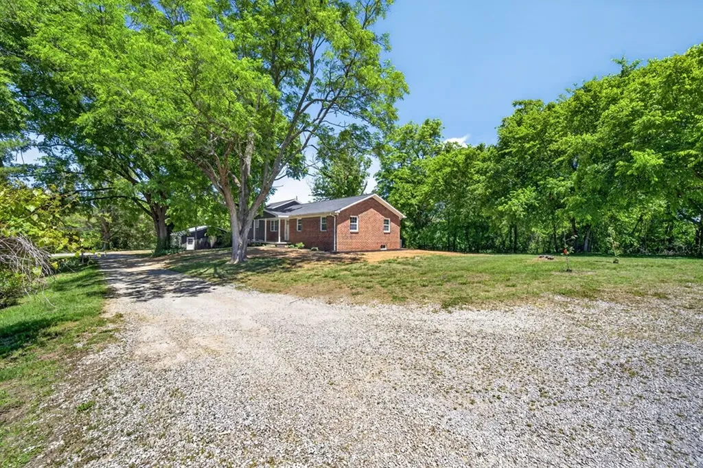 2155 Fairview Road Byrdstown TN 38549