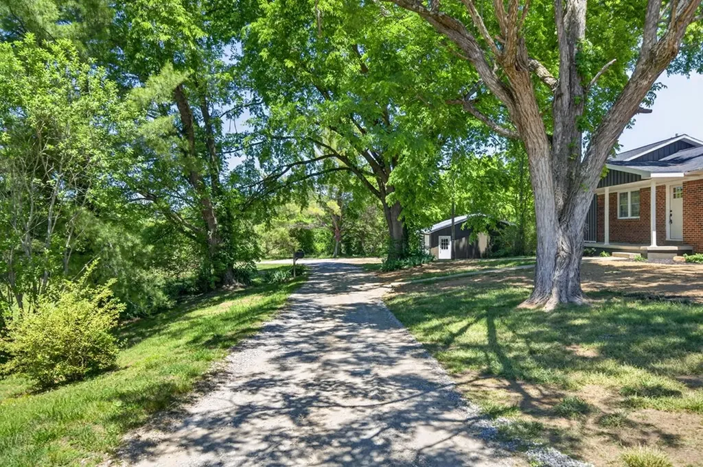 2155 Fairview Road Byrdstown TN 38549