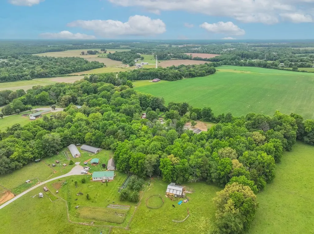 208 Rhoads Lane Hillsboro TN 37342
