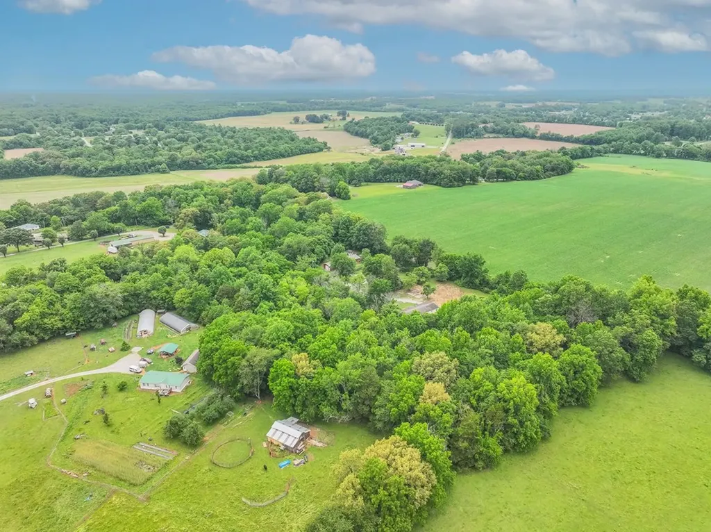 208 Rhoads Lane Hillsboro TN 37342