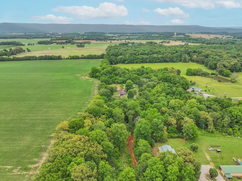 208 Rhoads Lane Hillsboro TN 37342
