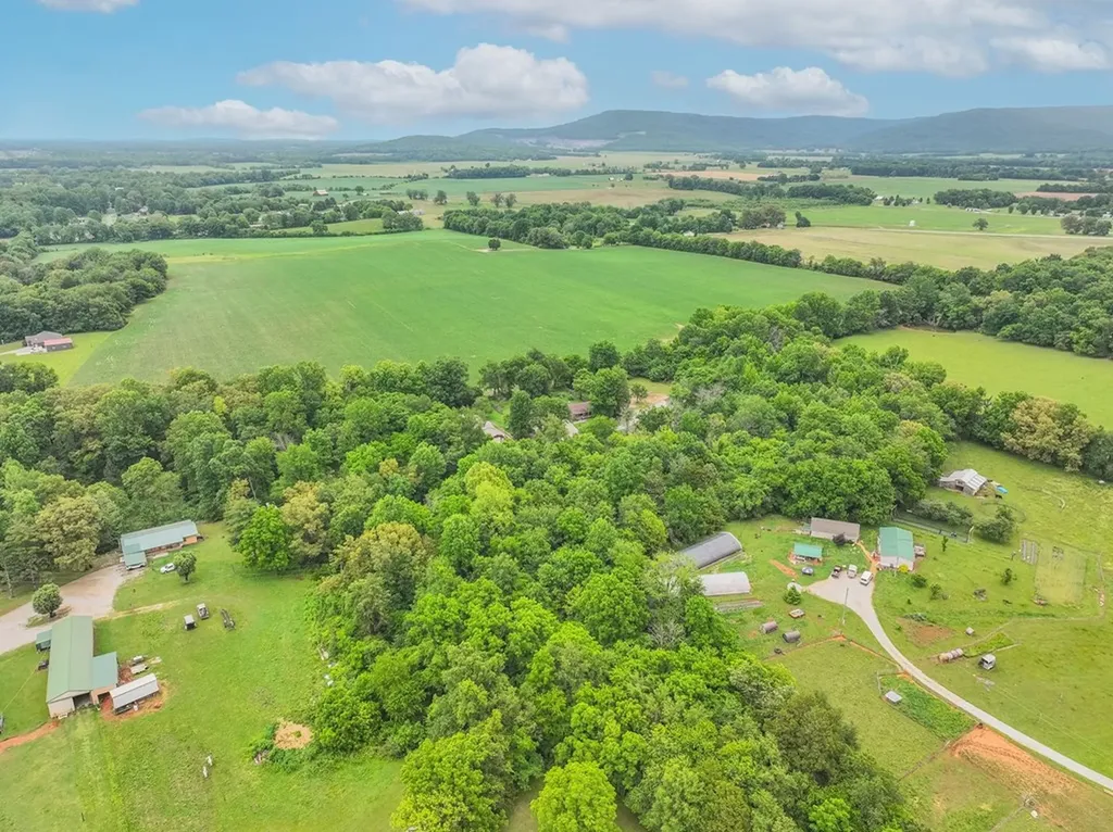 208 Rhoads Lane Hillsboro TN 37342