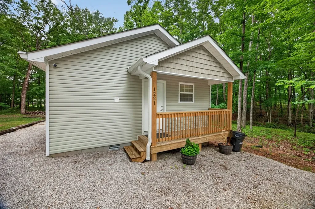 1221 Camp Belle Air Road Sparta TN 38583