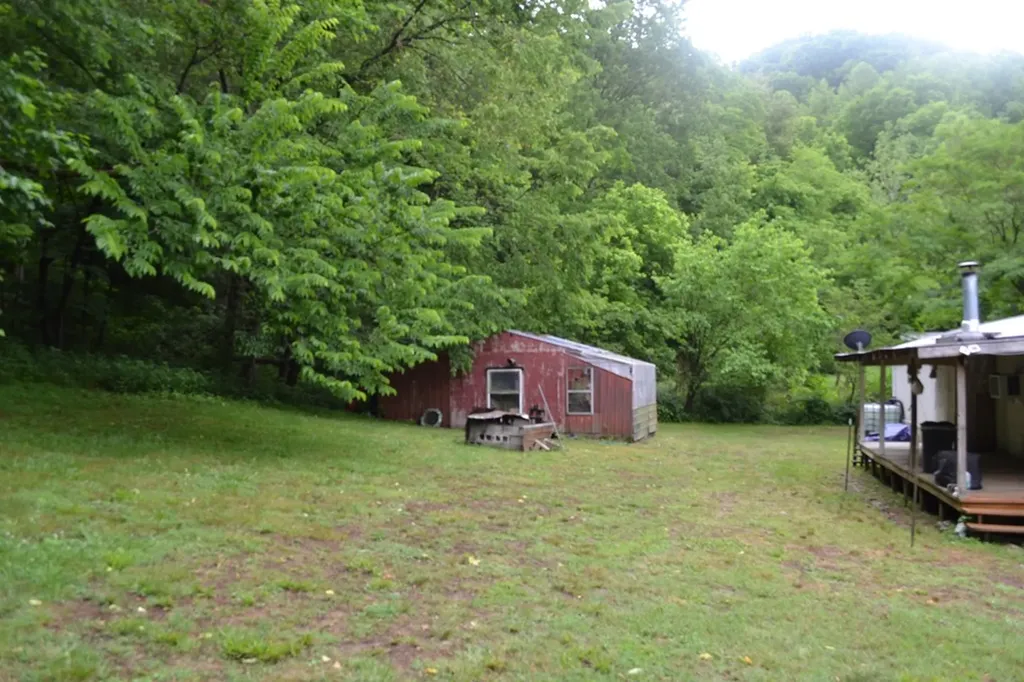 1557 Add Stafford Road Hilham TN 38568