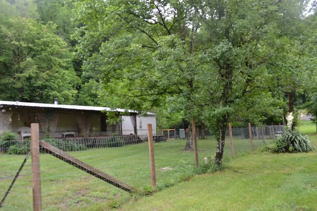1557 Add Stafford Road Hilham TN 38568