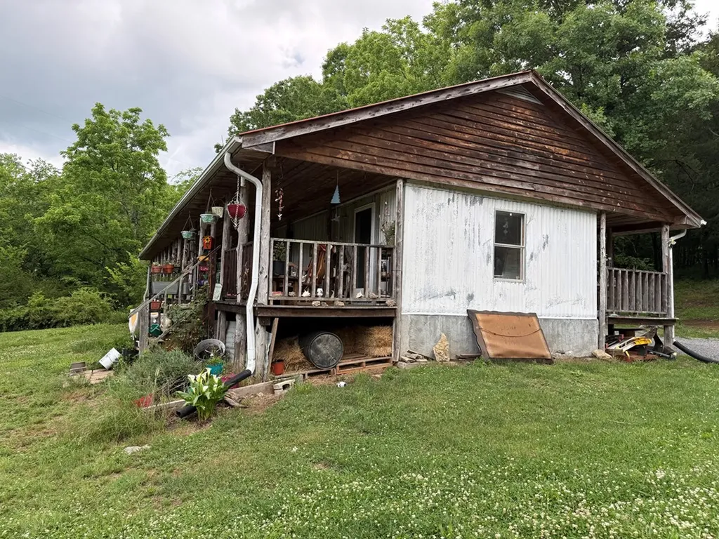 133 Cook Lane Gainesboro TN 38562