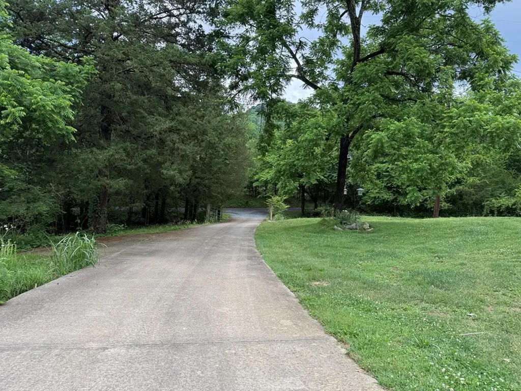 133 Cook Lane Gainesboro TN 38562