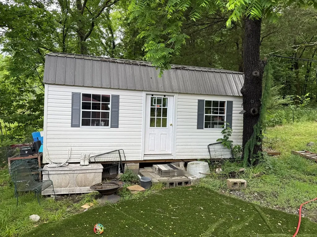133 Cook Lane Gainesboro TN 38562