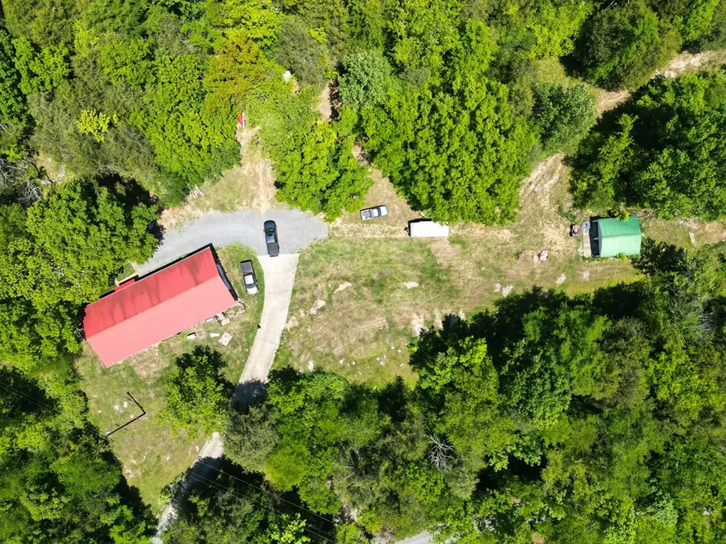 133 Cook Lane Gainesboro TN 38562