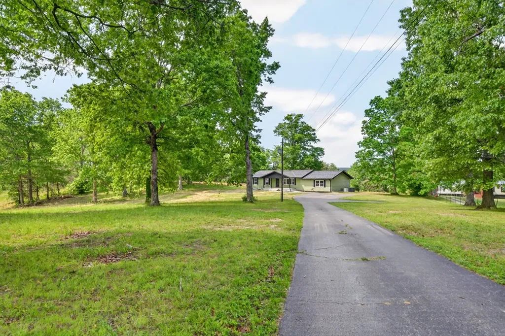 4097 Hanging Limb Highway Monterey TN 38574-5430