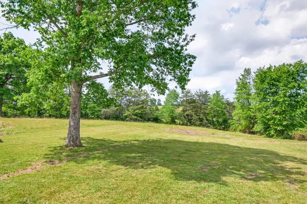 4097 Hanging Limb Highway Monterey TN 38574-5430