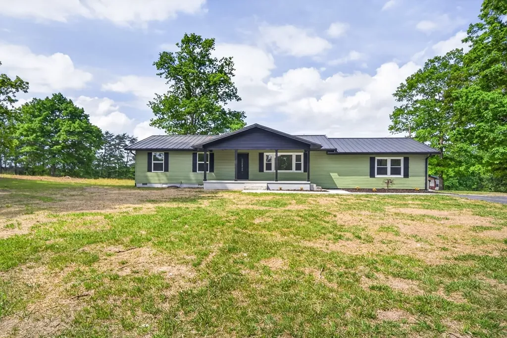 4097 Hanging Limb Highway Monterey TN 38574-5430