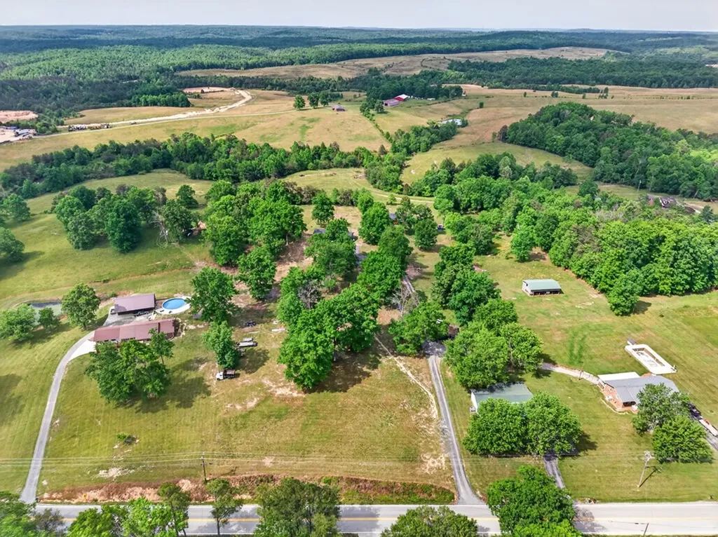 4097 Hanging Limb Highway Monterey TN 38574-5430