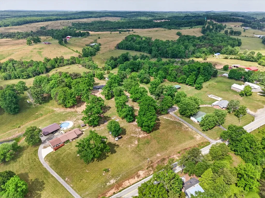 4097 Hanging Limb Highway Monterey TN 38574-5430