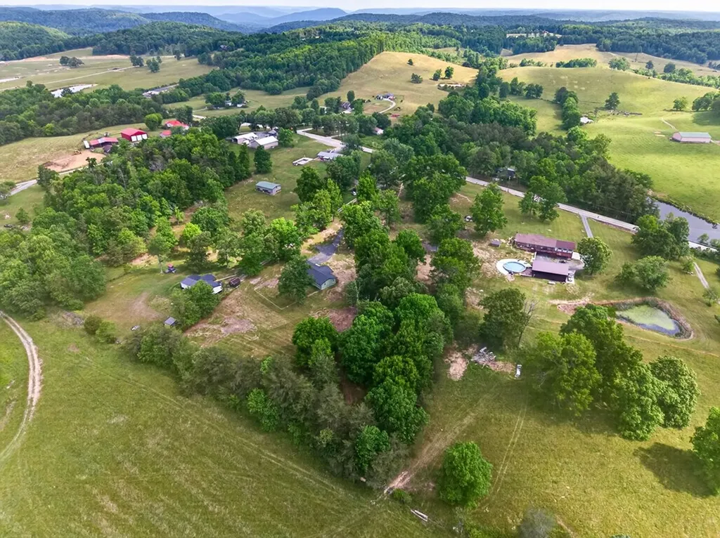 4097 Hanging Limb Highway Monterey TN 38574-5430