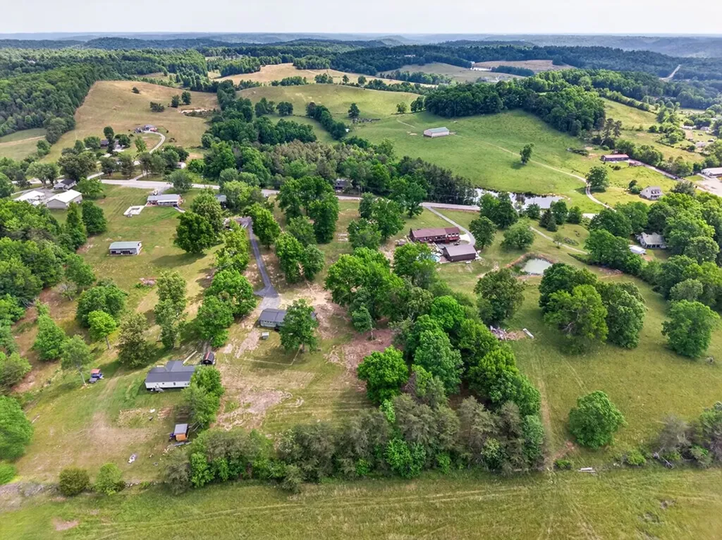 4097 Hanging Limb Highway Monterey TN 38574-5430