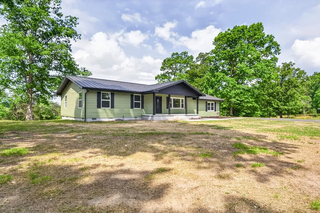4097 Hanging Limb Highway Monterey TN 38574-5430