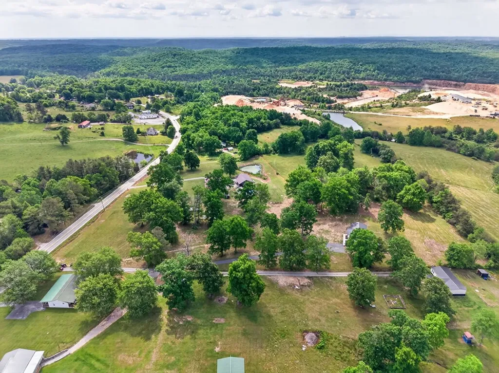 4097 Hanging Limb Highway Monterey TN 38574-5430
