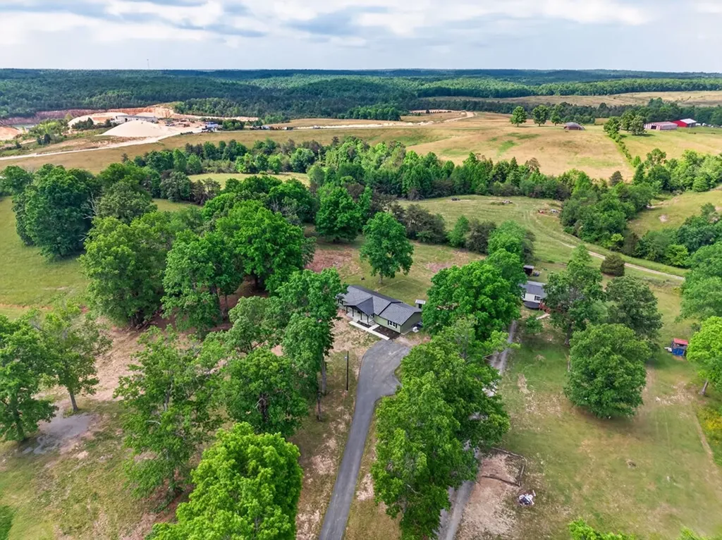 4097 Hanging Limb Highway Monterey TN 38574-5430