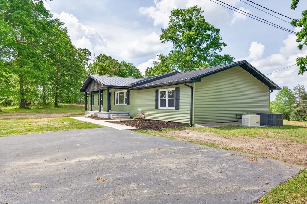 4097 Hanging Limb Highway Monterey TN 38574-5430