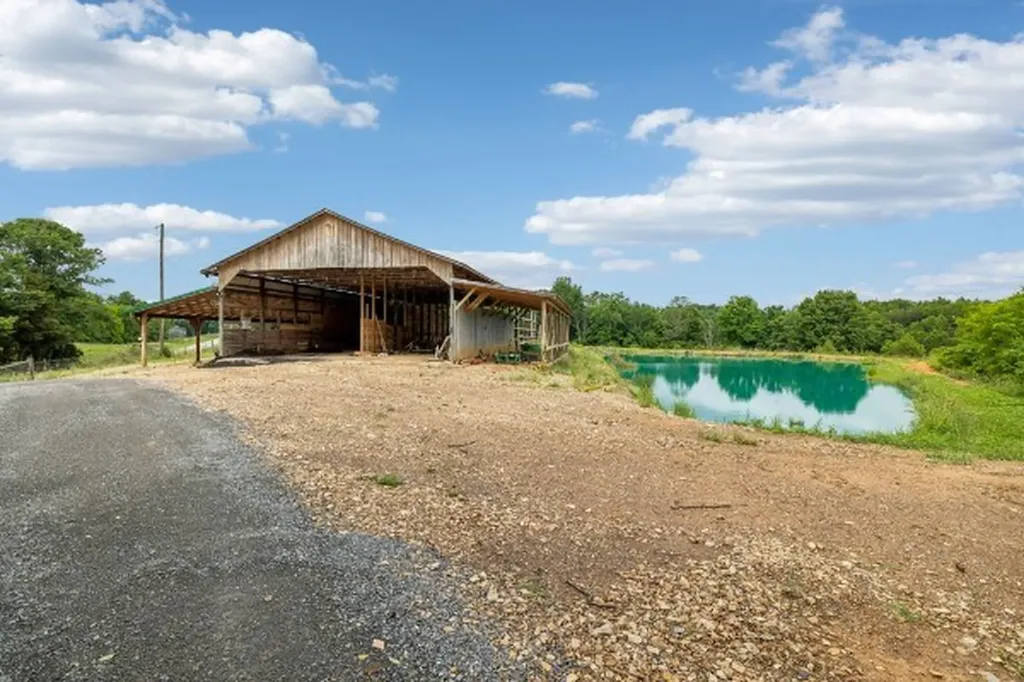 6701 Mccormick Ridge Road Whitleyville TN 38588