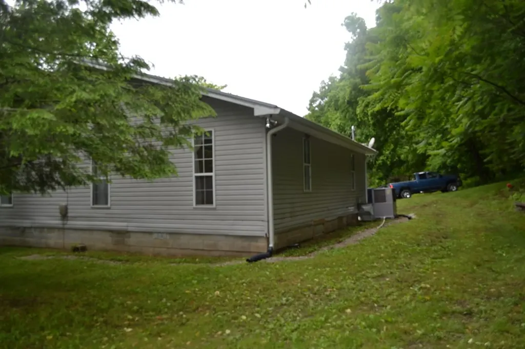 1505 Add Stafford Road Hilham TN 38568