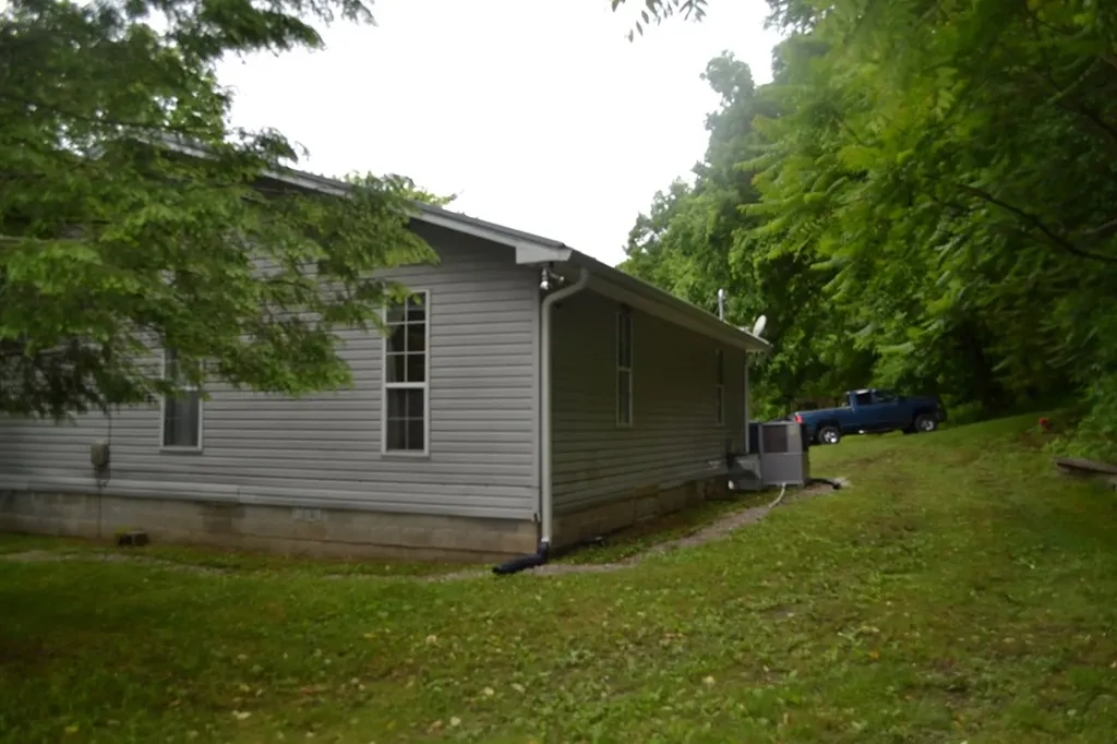 1505 Add Stafford Road Hilham TN 38568
